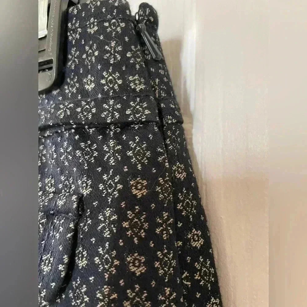 Ann Taylor skirt size 4 beautiful details - Picture 7 of 9